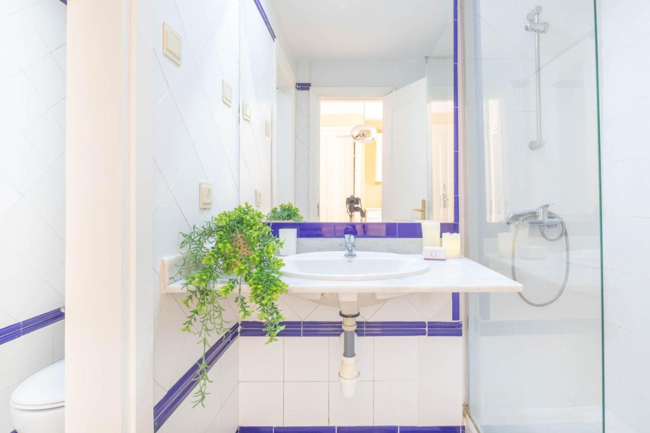 Apartemen Romana Playa Pool Paradise - Happy *