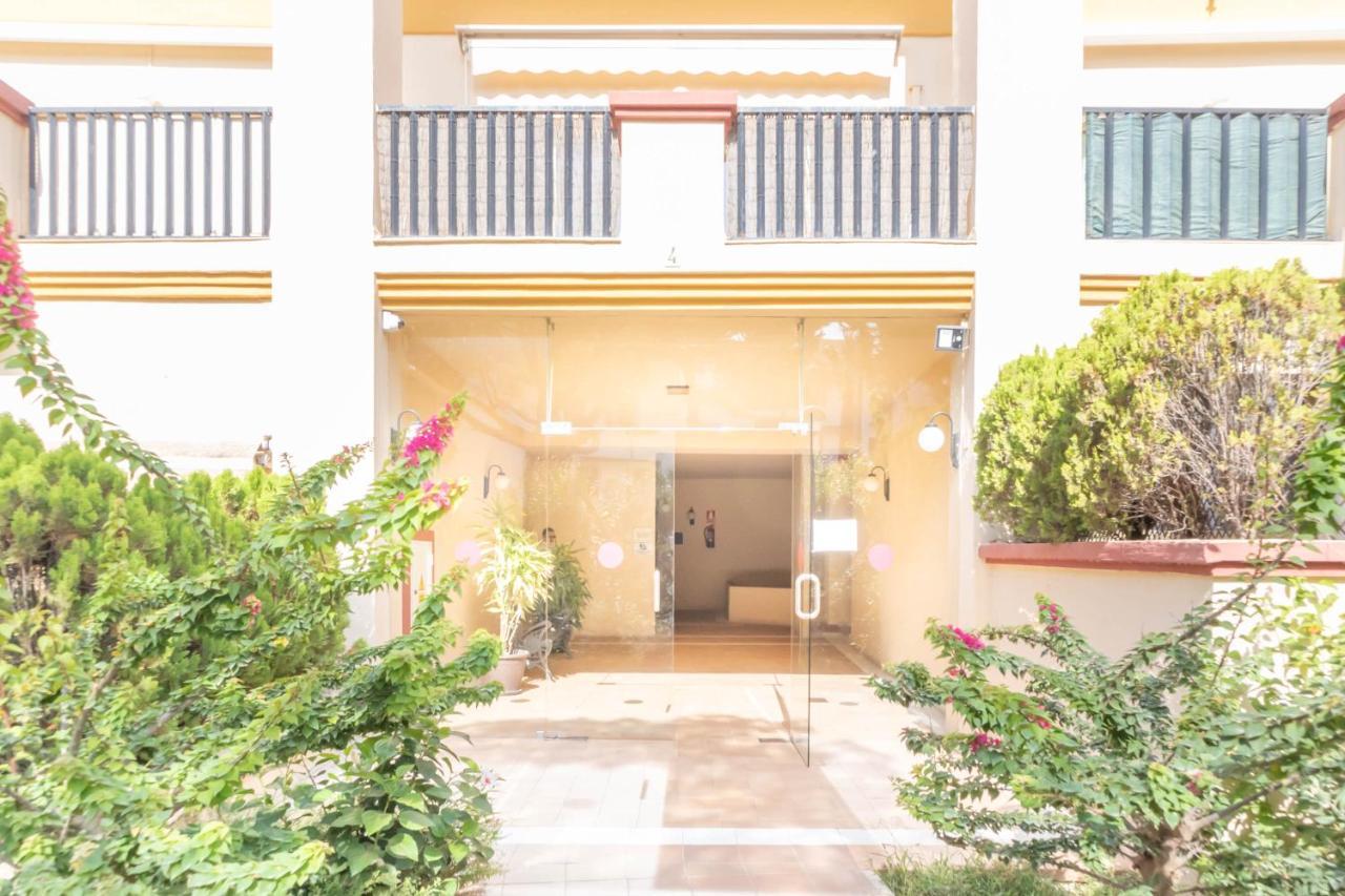 Apartemen Romana Playa Pool Paradise - Happy *