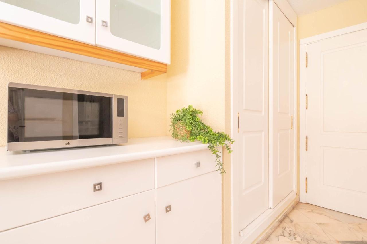 Apartemen Romana Playa Pool Paradise - Happy *